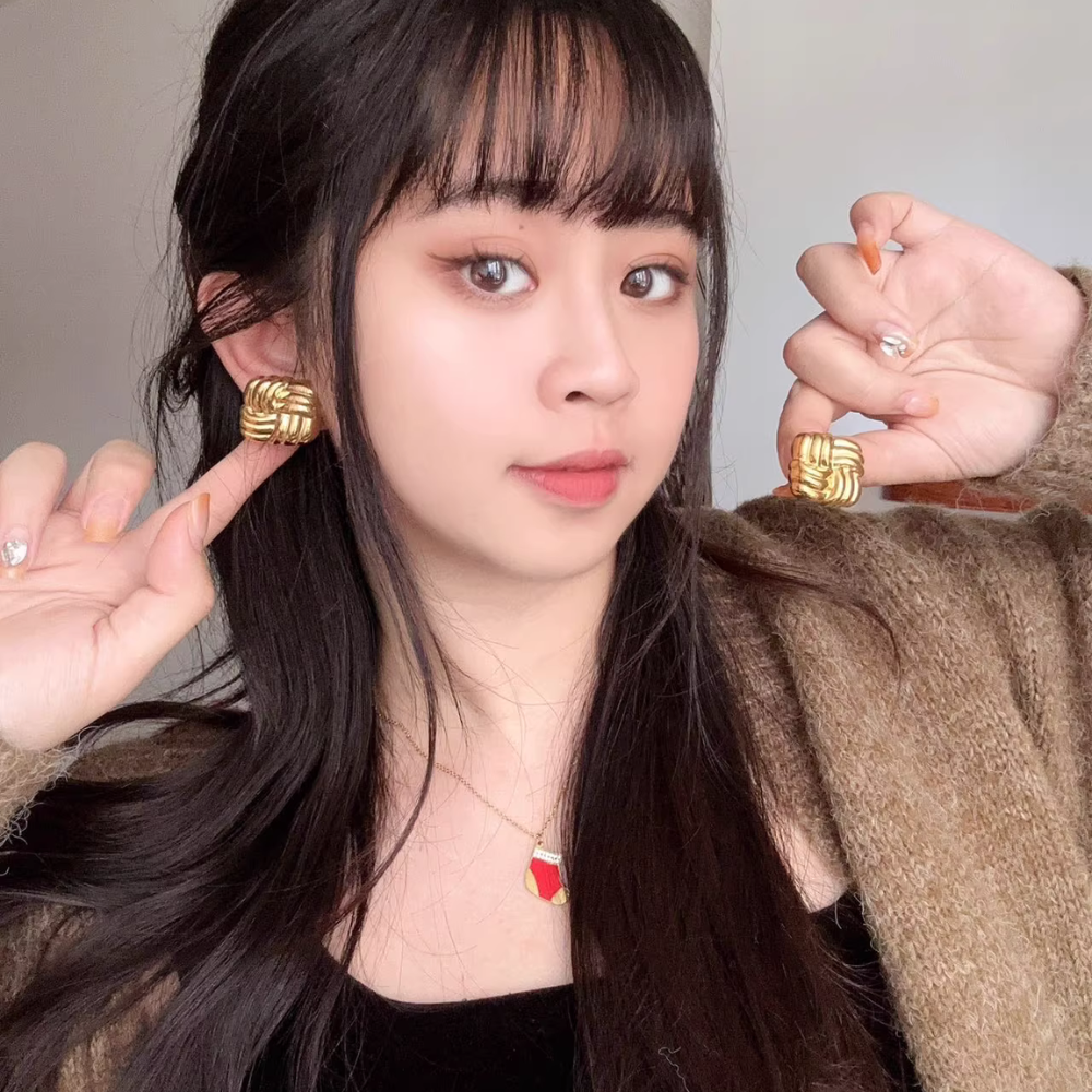 KHUYÊN TAI JUNO