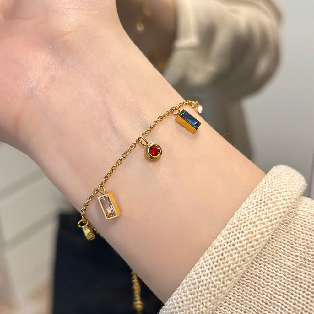 LẮC TAY KARINA