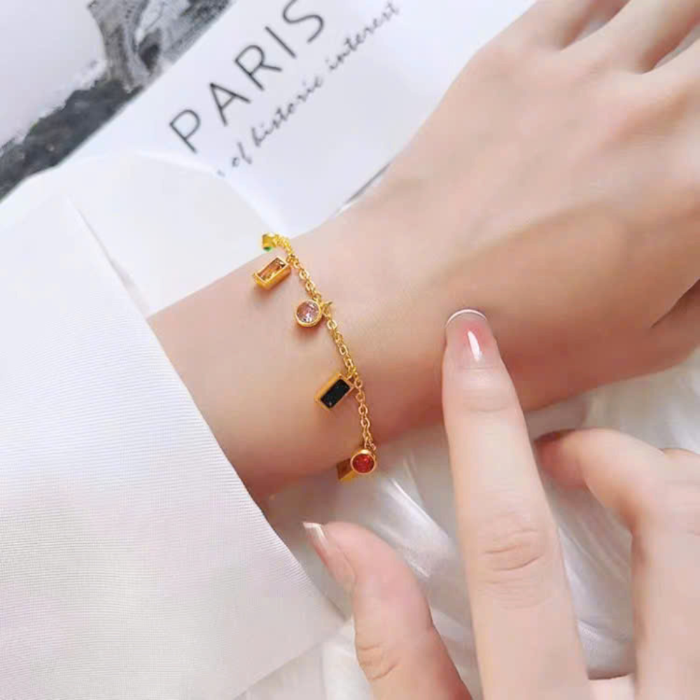 LẮC TAY KARINA