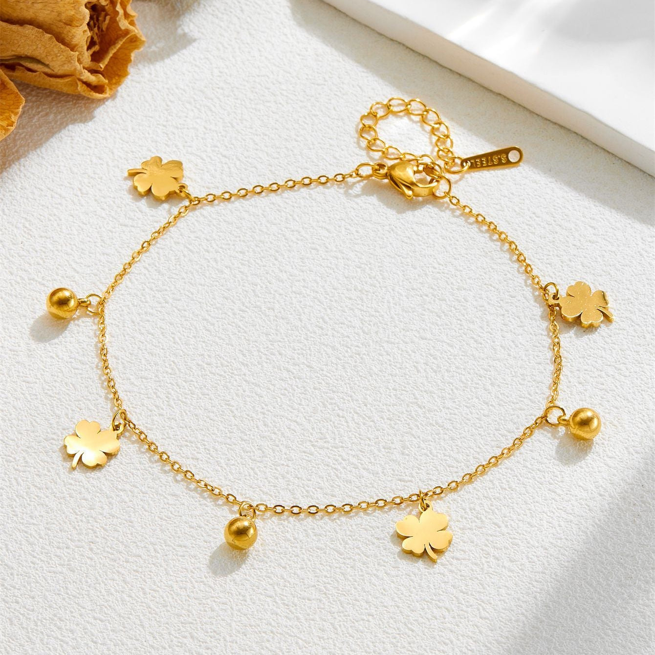 LẮC TAY LUCKY